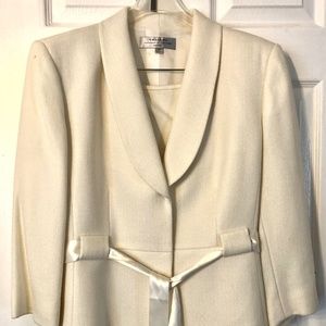 Women's Business Suit, 2 piece (Tahari, 16P)